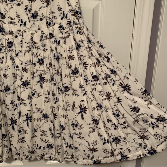 Sleeveless Skater Dress - Picture 3 of 5